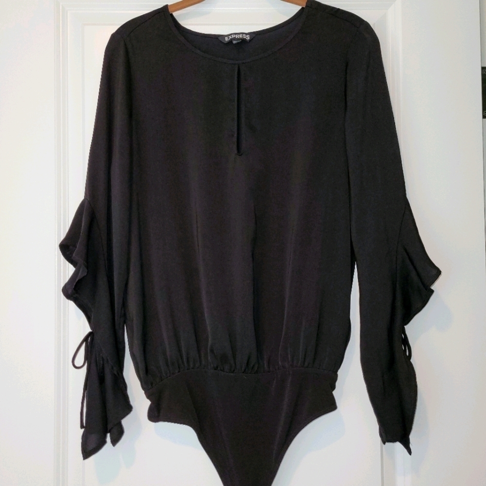 EXPRESS Black ruffled‎ sleeve bodysuit